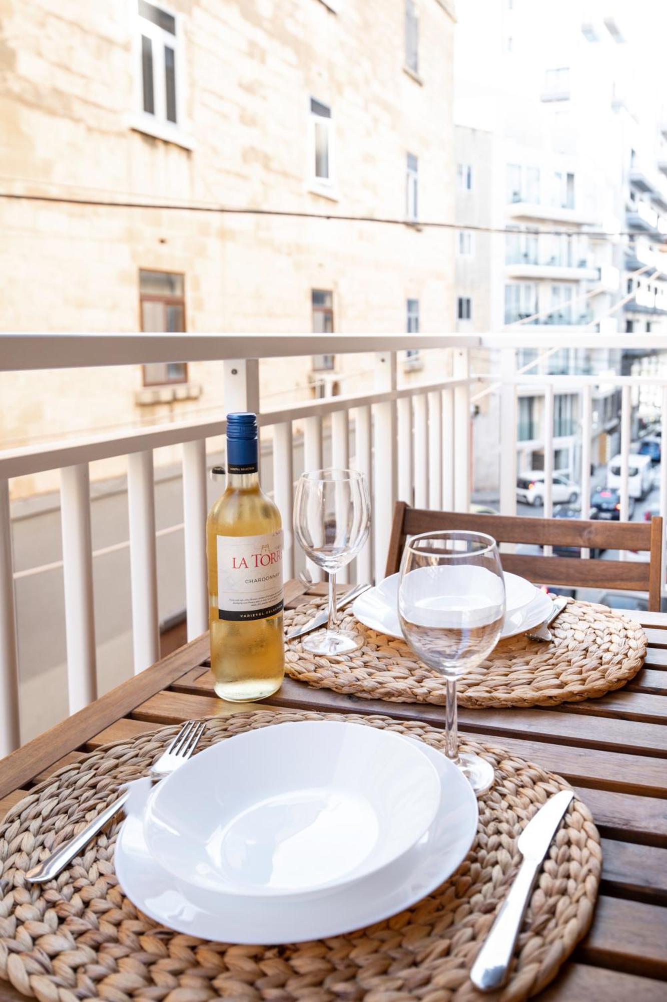 Brand New 2 Bed 2 Bath Apartment In Sliema By The Sea Εξωτερικό φωτογραφία